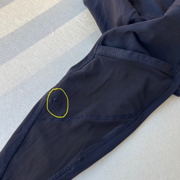 Lululemon leggings with mesh side pockets Women Size 2 - Picture 7 of 7